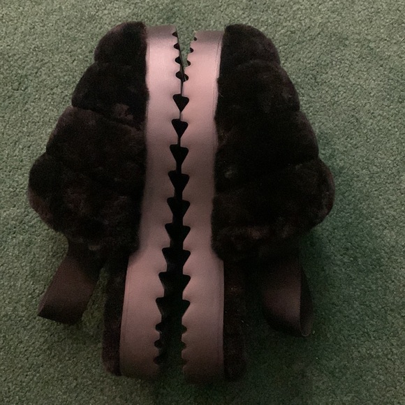 Ugg slippers - Picture 6 of 8